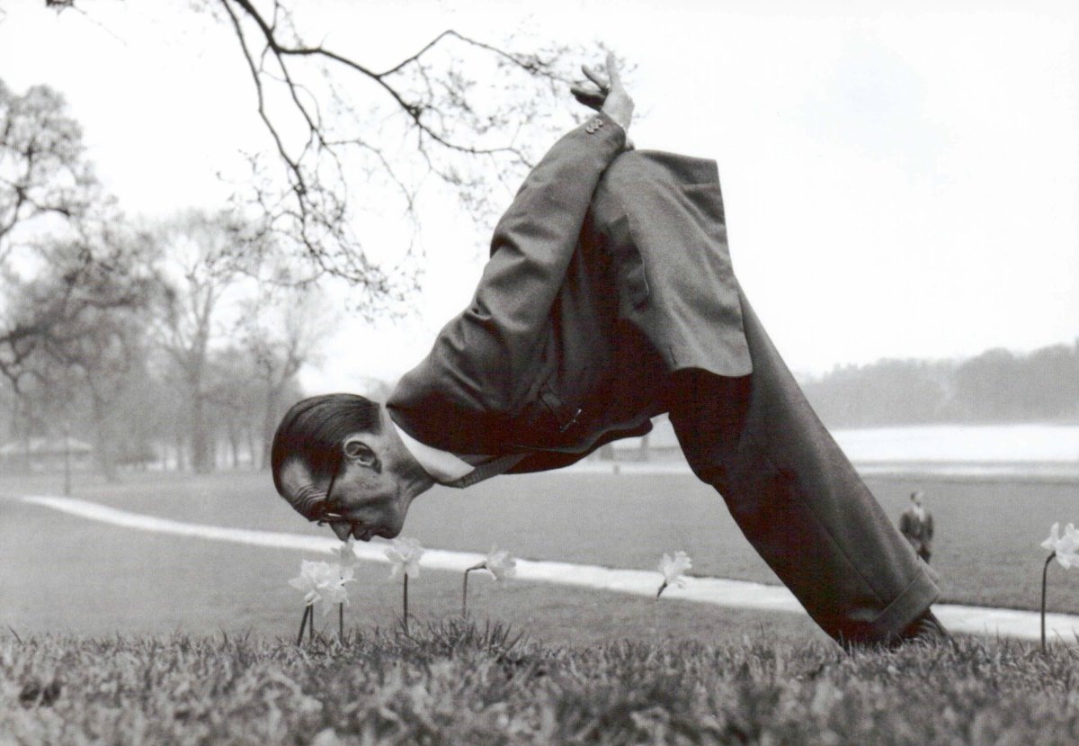 Frühlingsgrüße Vintage Postkarte - Schwarz - Weiß Humorvolle Natur & Blumen Fotografie, Kuriose Skurrile Kunst, Kreatives Geschenk für Sammler, Retro - Design Deko für Wohnzimmer & Büro, Nostalgisch Unikat