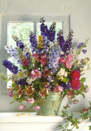 Frühlingshafte Blumenstrauß - Fenster - Stillleben Postkarte - Natur Pflanzen Kunst Fotografie, Vintage Romantische Grußkarte für Geburtstag, Hochzeit & Muttertag – Dekoratives Geschenk mit Blumengruß