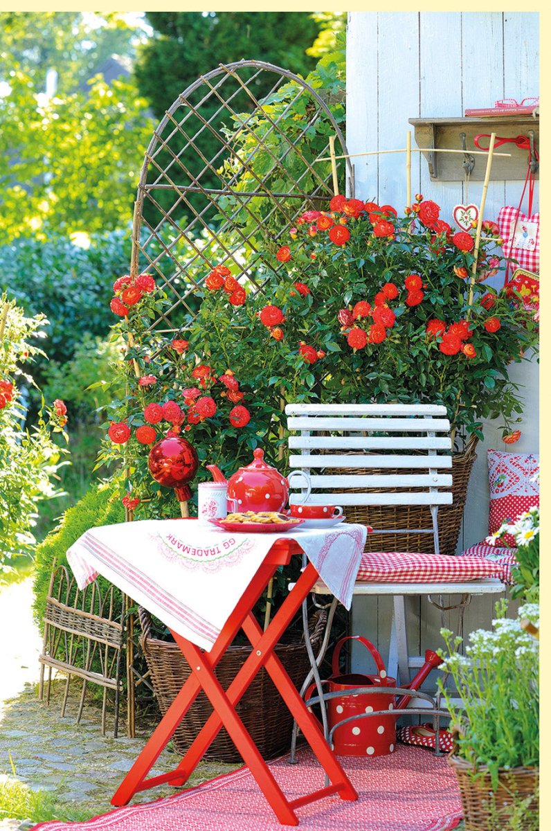 Gartenfreude & Romantik Doppelkarte - Sommerliche Grußkarte mit Blumen und Naturmotiven, Idyllisches Landleben Design, Entspannung im Grünen, Landhausstil Dekoration, Rot - Weiß, für Gartenliebhaber