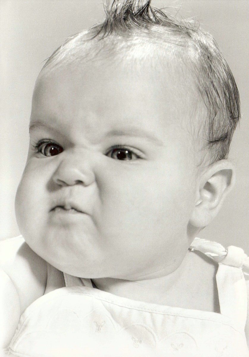 Geburt & Baby Ankündigung - Vintage Humor Postkarte im Schwarz - Weiß Retrostil, Lustige & Skurrile Sammler - Fotografie, Zeitloses Unikat Geschenk, Ausdrucksstarke Dekoration für Interieur Design