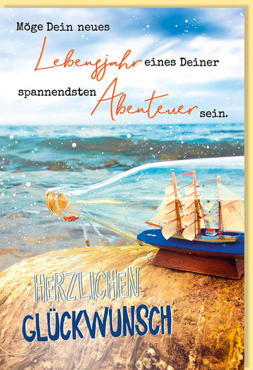 Geburtstags - Doppelkarte für Männer: Maritime Abenteuer - Schiff in Flasche, Glückwunschkarte zum Segeln & Meer - Liebhaber, Nautische Lebensreise Deko in Blau & Gold, Ideal für Hobbysegler & Seefahrer