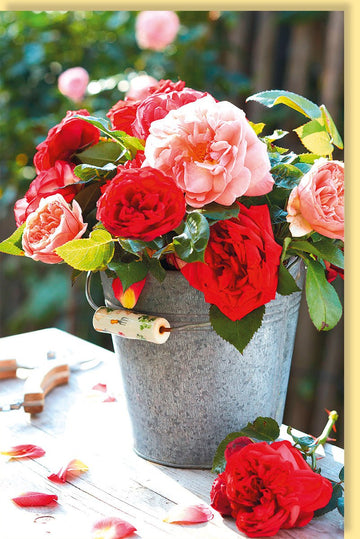 Geburtstags - & Liebesgruß Doppelkarte - Romantischer Rosenstrauß im Zinkeimer Design, Blankokarte für Geburtstag, Muttertag, Valentinstag - Florale Grußkarte mit Naturmotiv in Rot, Rosa & Grüntönen