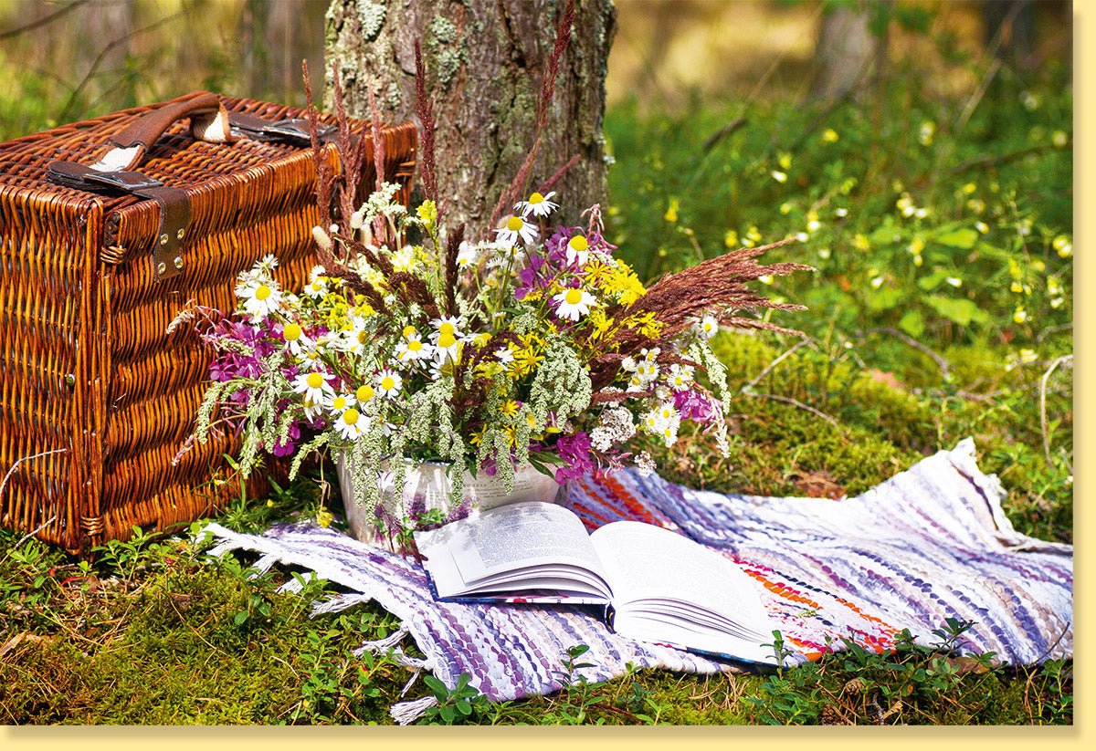 Geburtstags - & Muttertags - Doppelkarte mit Picknickkorb - Motiv, Blumenstrauß & Naturdesign – Grüne Blanko Grußkarte für Frauen und Familien, Ideal für Frühlings - & Sommerausflüge, Entspannung & Freizeit