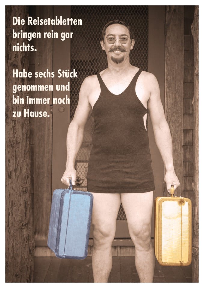 Geburtstags - Postkarte mit Witz: Vintage Reisespruch & Ironie - Lustiger Mann im Unterhemd, Sepia - Retro - Stil, Ideal für Urlaub & Koffer - Scherze