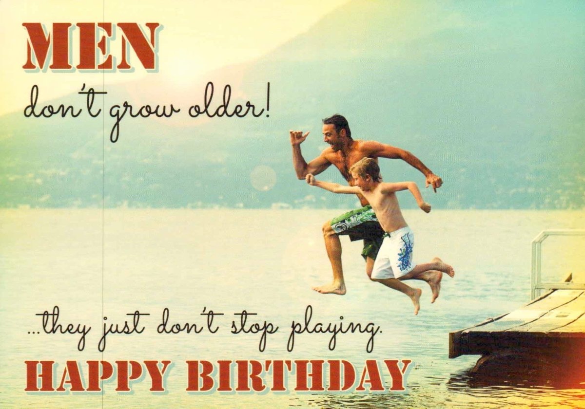 Geburtstagskarte für Männer - Lustige Postkarte mit Spruch auf Englisch, Sonne & Meer Motiv - Humorvolle Glückwunschkarte zur Feier der Freundschaft