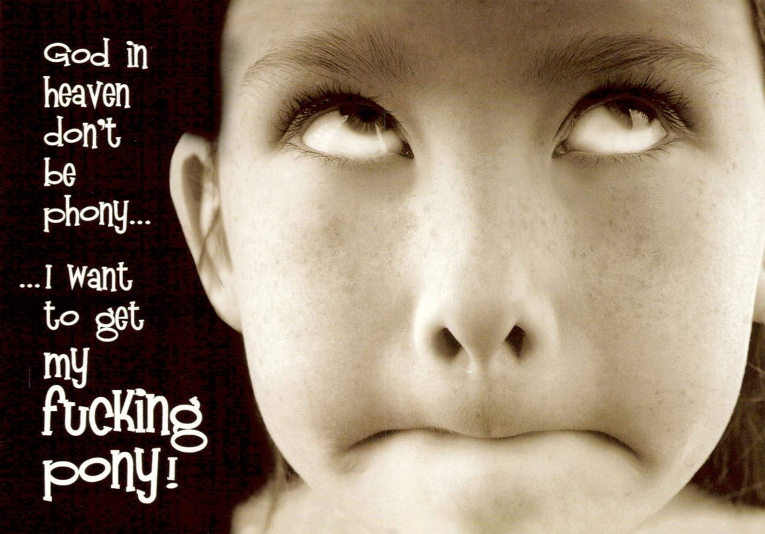 Geburtstagskarte - Lustige Postkarte mit Englisch Spruch, Humorvolles Pony Motiv für Kinder und Erwachsene, Schwarzweiß Foto mit Nachdenklichen Augen, Himmel im Sepia - Ton, Freche Grußkarte mit Göttlich Ungeduldigem Text