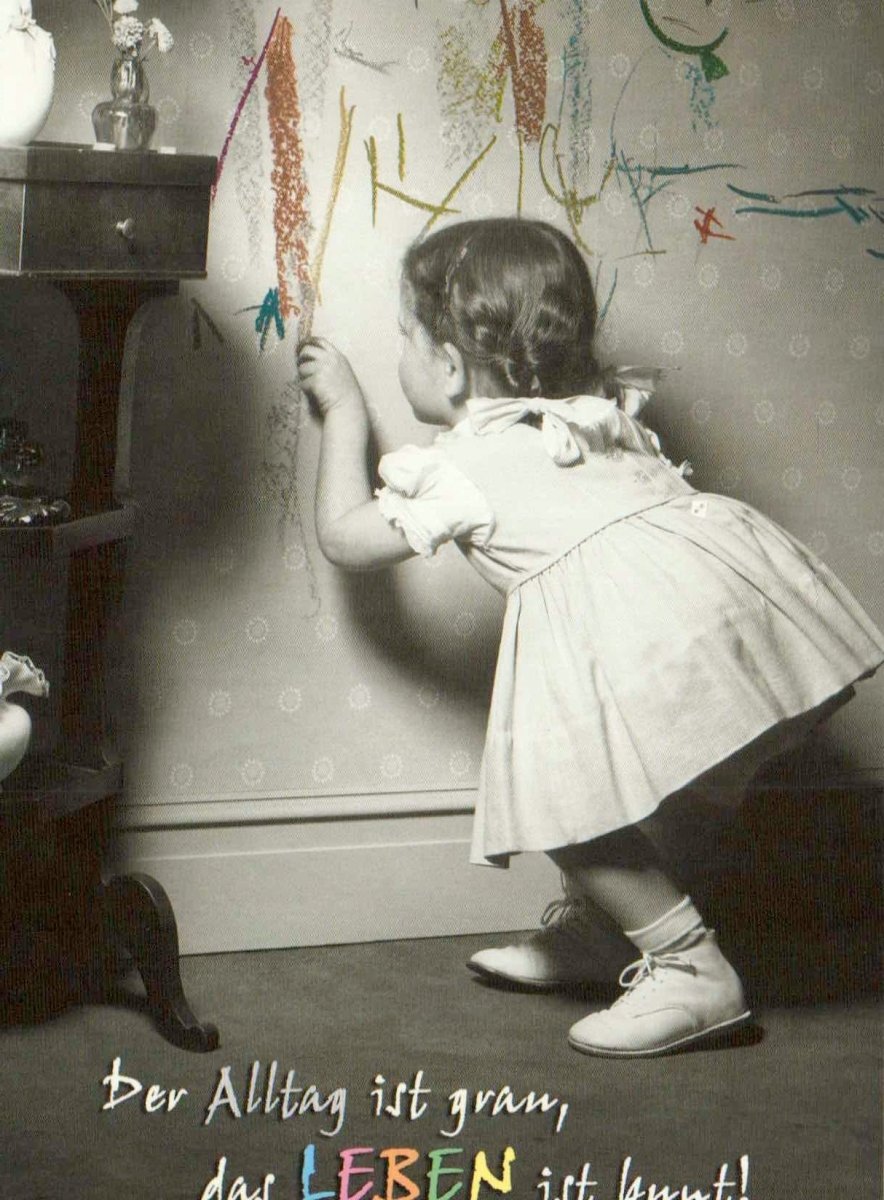 Geburtstagskarte mit Motivationssprüchen - Inspirierende & Bunte Alltagsweisheiten, Retro Schuhe & Kleid Motiv, Schwarz - Weiß Foto, Vintage Wandmalerei Design, Kreative Deko Postkarte für Kinder & Erwachsene, Spaß & Freude beim Malen & Zeichnen