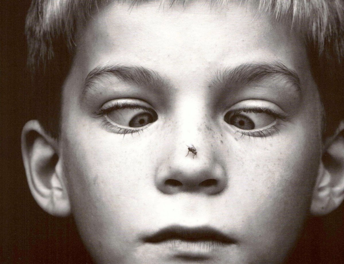 Geburtstagskarte - Schwarz - Weiß Kinderportrait mit Spaß & Scherz, Vintage Humor Postkarte, Unisex Geschenk für Erwachsene & Jugendliche, Sammlerstück Fotokunst im Minimalismus - Stil