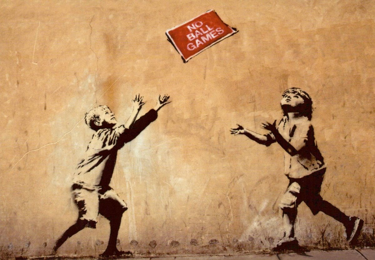 Geburtstagskarte Streetart - Design – Graffiti Kinder beim Spiel, Urban Kunst im Banksy - Stil, Kreativ & Humorvoll, Sammlerstück & Geschenkidee, Moderne Wanddeko Postkarte