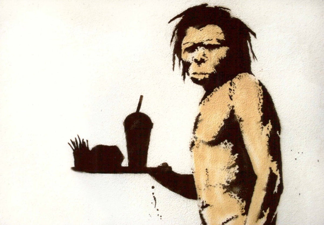 Geburtstagskarte Streetart - Design: Kunstpostkarte mit Graffiti Fastfood & Urmensch Motiv, Moderne Wandmalerei Schablone Spraypaint, Urban Art für Postcrossing, Sammelobjekt & Dekoration, Retro Vintage Look, Kreativ & Originelles Unikat