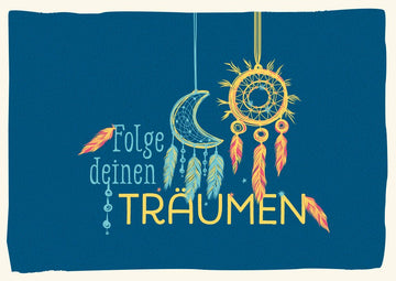 Postkarten Sprüche Folge deinen Träumen Motiv Traumfänger mit Mond und Federn in Blau und Gelb für Träumer und Inspiration Suchende Ideal als Geschenk oder Dekoration