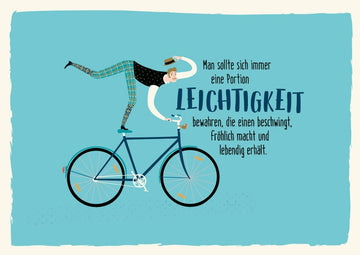 Postkarten Sprüche lustige Karte mit Mann auf Fahrrad für Freunde und Familie humorvoller Text Leichtigkeit bewahren fröhlich beschwingt lebendig blaues Design mit Typografie