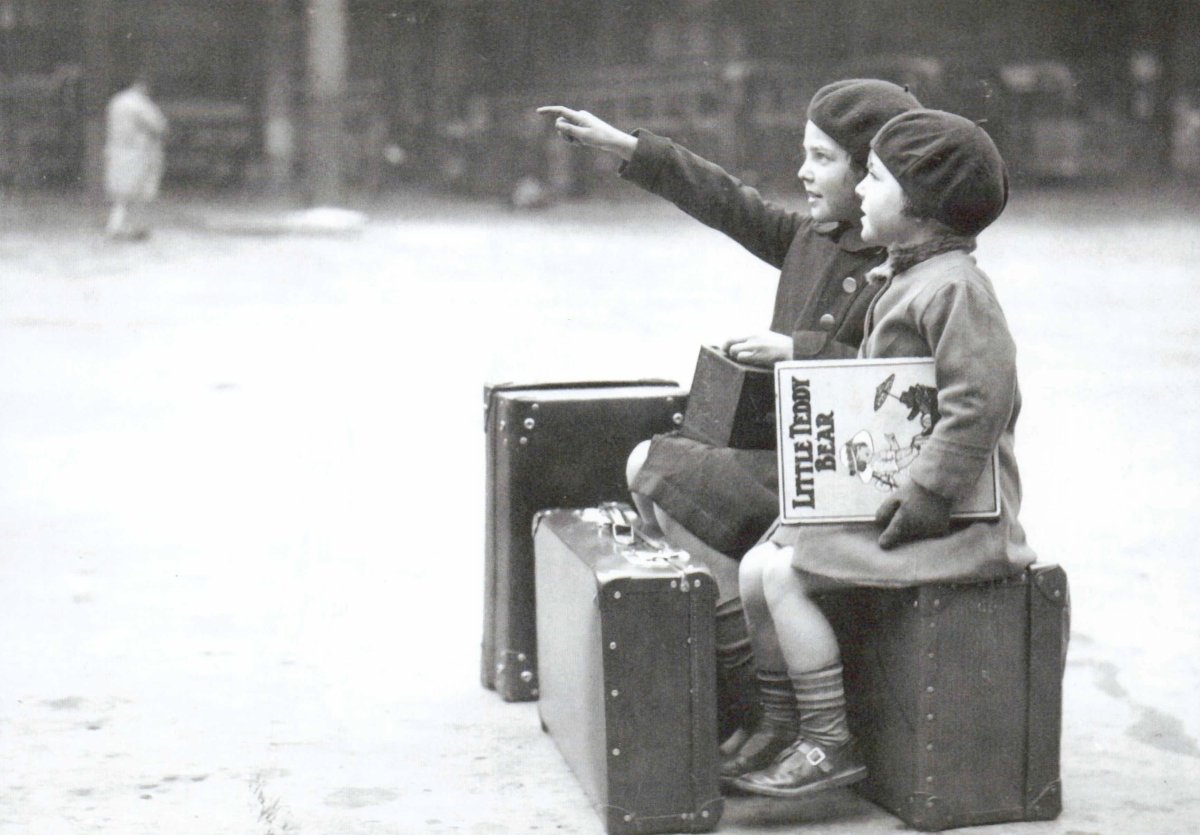 Reiseabenteuer für Kinder - Retro Vintage Postkarte in Schwarz - Weiß, Nostalgische Sammlerstücke, Blanko Geschenkkarte, Ideal für Dekoration & Sammlung, Unbeschrieben