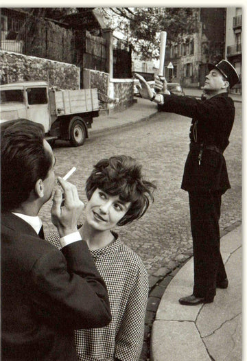 Romantische Paris Liebe Doppelkarte - Blankokarte mit Schwarzweiß Eiffelturm Motiv, Paar Kuss & Polizist, Vintage Fotografie Straßenszene, Je t'aime Frankreich Nostalgie Postkarte
