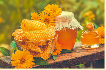 Sommerliche Doppelkarte "Landidylle" - Honigwaben & Blüten, Bienen, Sonnenblumen - Rustikaler Fotogruß, Blankokarte Gelb