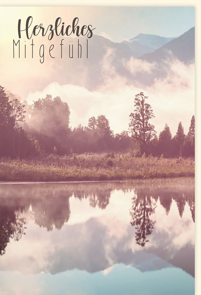 Trauerkarte zur Anteilnahme - Stilvolle Beileidskarte mit Naturmotiv, Berge & Wasser bei Sonnenuntergang, Ausdruck von Mitgefühl und Frieden