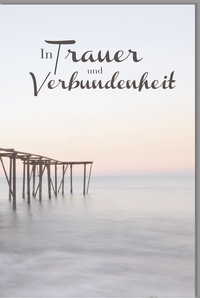 Trauerkarte zur Anteilnahme und Trost - Stiller Abschied am Steg, Wasser & Sonnenuntergang Motiv, Nachdenklichkeit & Frieden, Himmel in Pastell Rosa - Blau für Angehörige und Freunde
