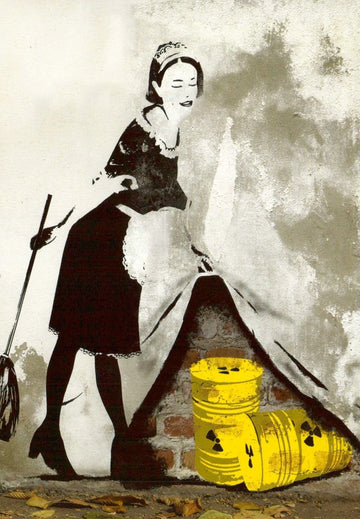 Urban Streetart Postkarte - Geheimnisvolle Dame in Graffiti - Kunst, Moderne Schablonenkunst in Schwarz - Weiß, Retro Wanddekoration & Sammlerstück, Dekoratives Geschenk im Vintage - Stil