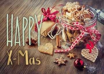 Weihnachtsgruß Postkarte mit Lebkuchen & Plätzchen im Glasgefäß, Festliche Schleife und Tannenzweig Design, Frohe Festtage Wünsche