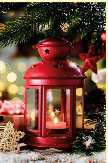 Weihnachtskarte mit Teelicht - Lampe – Traditionelle Festtagsgrüße in Rot, Glitzernder Weihnachtsbaum & Schnee, Tannenzweig - Motiv für Familie und Freunde, Besinnliche Grußkarte mit Liebe und Wärme