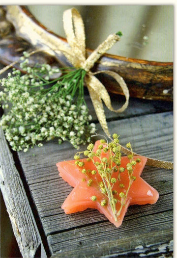 Weihnachtskarte Traditionell - "Merry Christmas" Doppelkarte mit Holzherz, Wachs & Orangenschmuck, Natürliche Schleife, Festliche Dekoration, Vintage Weihnachtsgruß für Winterliche & Besinnliche Feiertage