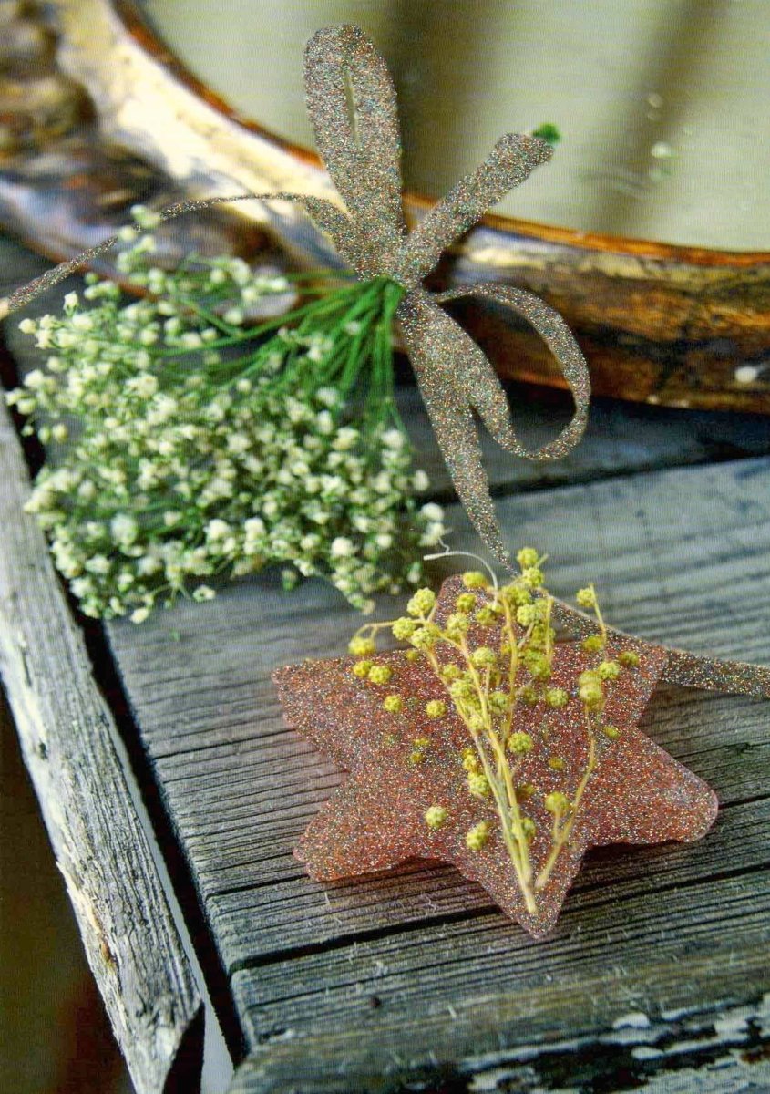 Weihnachtspostkarte Herz und Blumen Tisch ohne Text