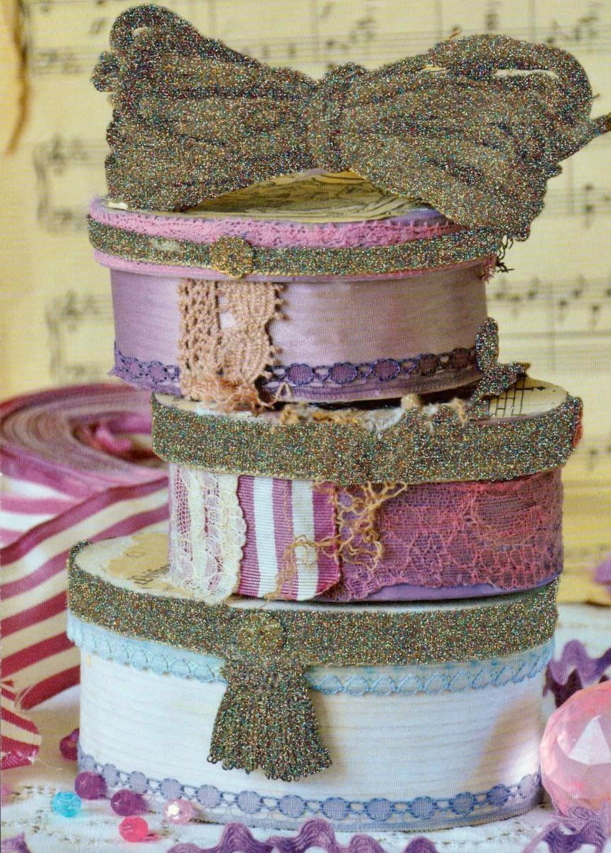 Weihnachtspostkarte Turm aus Geschenkeboxen: merry christmas