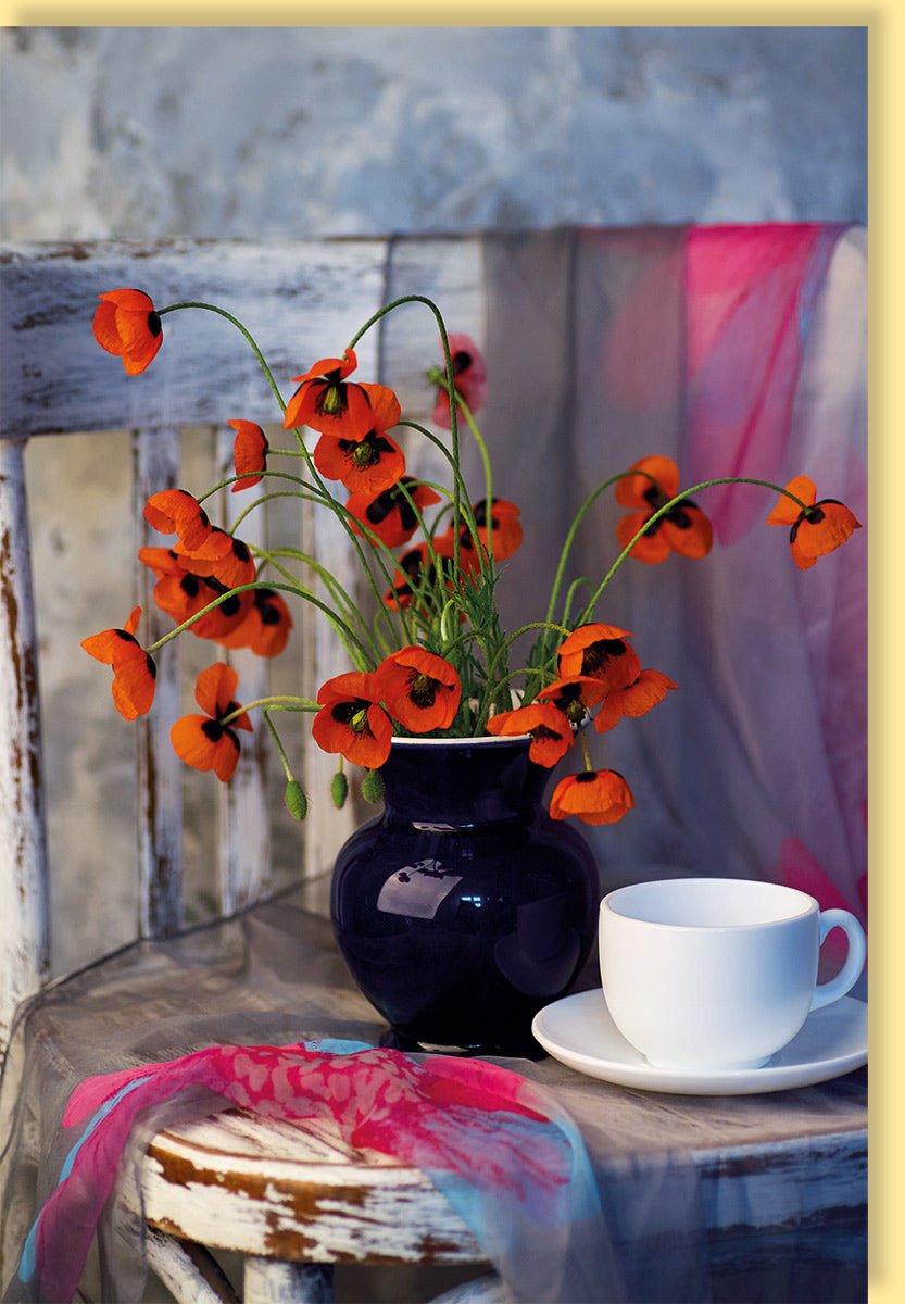 Frühlings - & Sommergruß Doppelkarte - Mohnblumen in Vase auf Tasse Motiv, Blanko Grußkarte für Geburtstag, Liebe & Dankeschön, Natur Blumen Dekoration, Rot Orange Grün, Ideal für Frauen & Männer