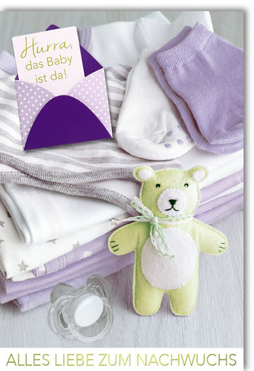 Geburtskarte für Neugeborene - Hurra, Baby ist da! Doppelkarte mit Babysocken & Stofftier Motiv, Glückwunschkarte zur Babyparty, Gratulationskarte für Nachwuchs mit Schnuller - Design