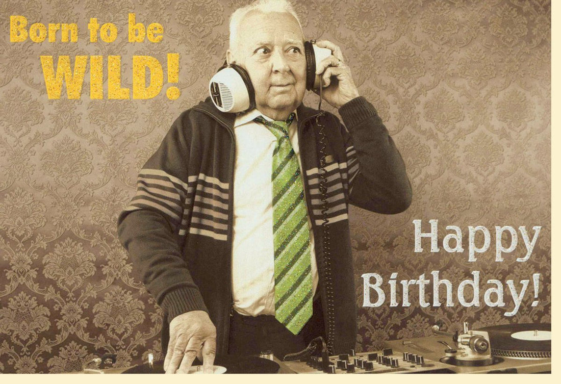 Geburtstagskarte für Senioren - Lustige Retro Doppelkarte mit "Born to be WILD" Spruch, Happy Birthday Vintage Humor, DJ Opa & Musik Schallplatte Motiv, Party Feier Design in Beige & Braun