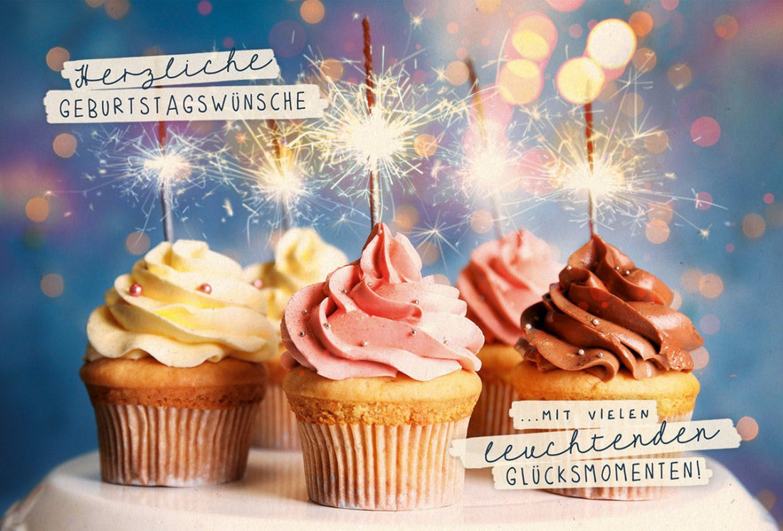 Postkarte Geburtstag Cupcakes mit brennenden Wunderkerzen, Zuckerrohrpapier