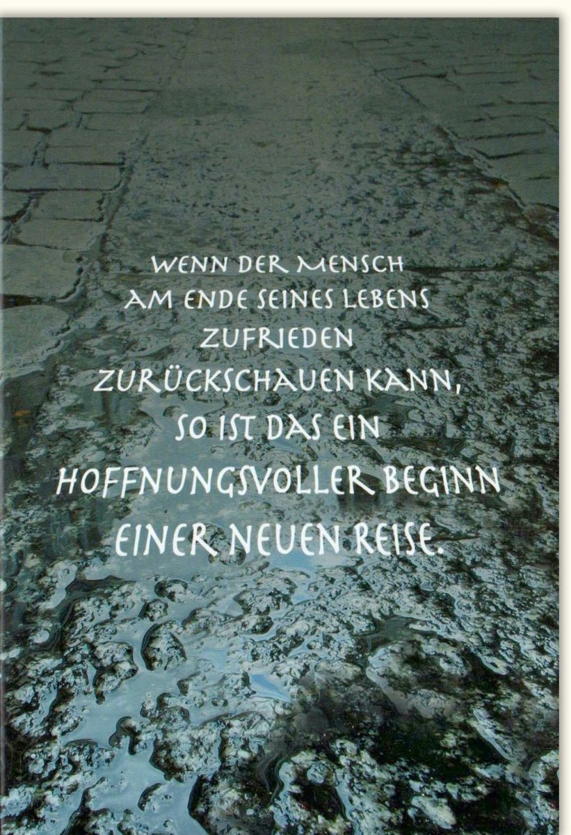 Trauerkarte "Hoffnung im Regen" - Beileidskarte mit Straßenmotiv, Abschied & Neuanfang, Reise des Lebenswegs, Trost & Anteilnahme, Mitgefühl durch tröstende Worte, Wetter - Spiegelung, Weg - Texturen in Schwarz - Weiß - Fotografie, Doppelkarte