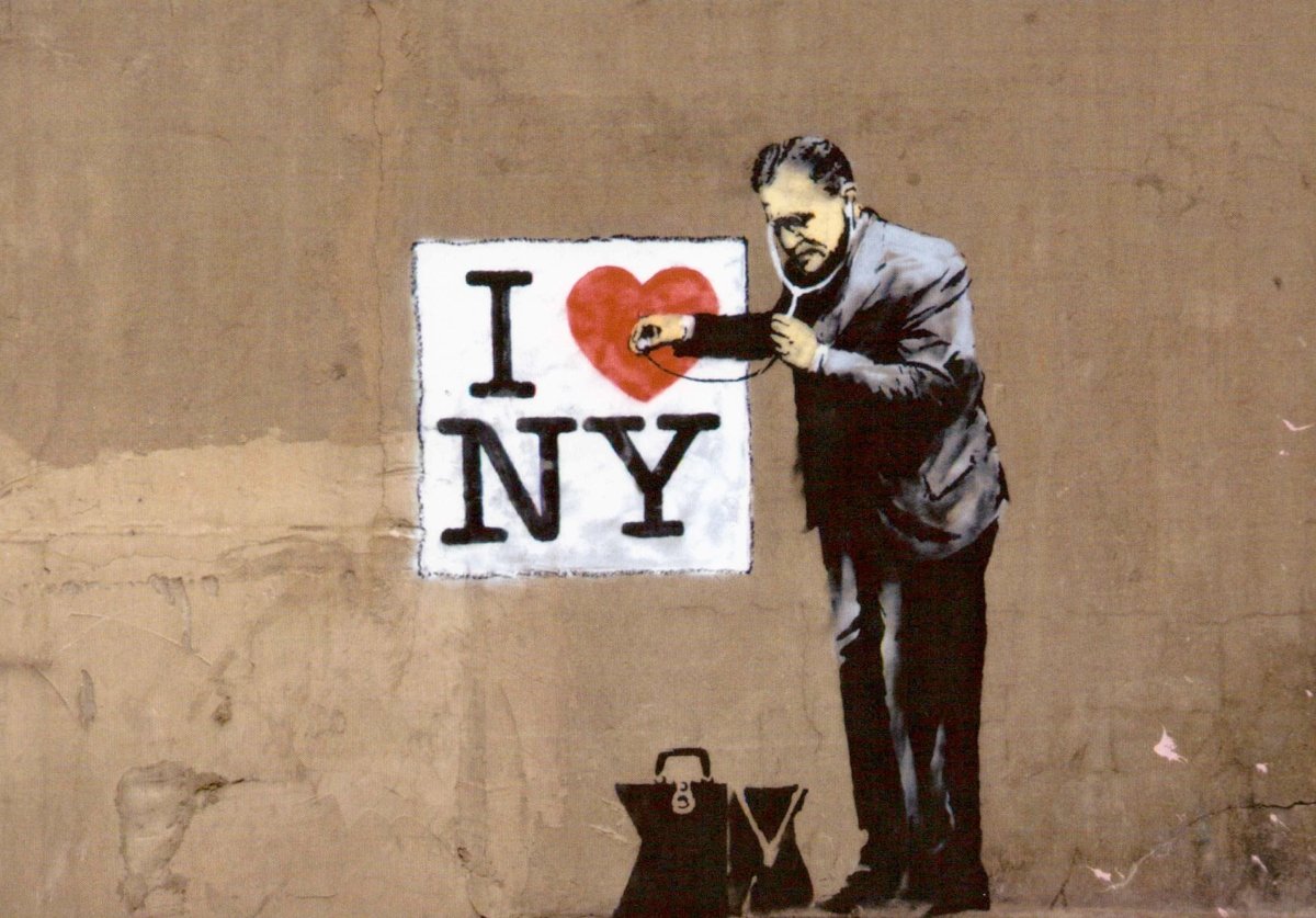 Urban Love - New York Streetart Postkarte im Banksy - Stil | Trendige Graffiti Wandkunst | Hipster Reise Souvenir & Sammlerstück | Dekorative Kunst für Reisende und Liebhaber urbaner Szenerien