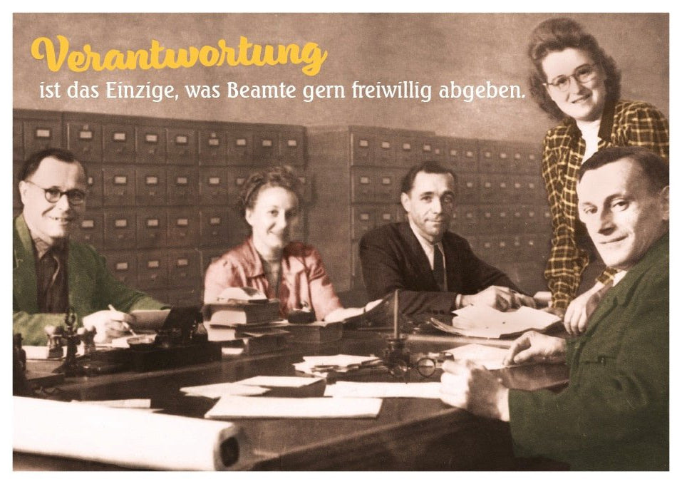 Vintage Bürohumor Postkarte - Lustige Beamtenwitze in Sepia, Schreibtisch Spaß & Ironie, Witziges Geschenk für Kollegen