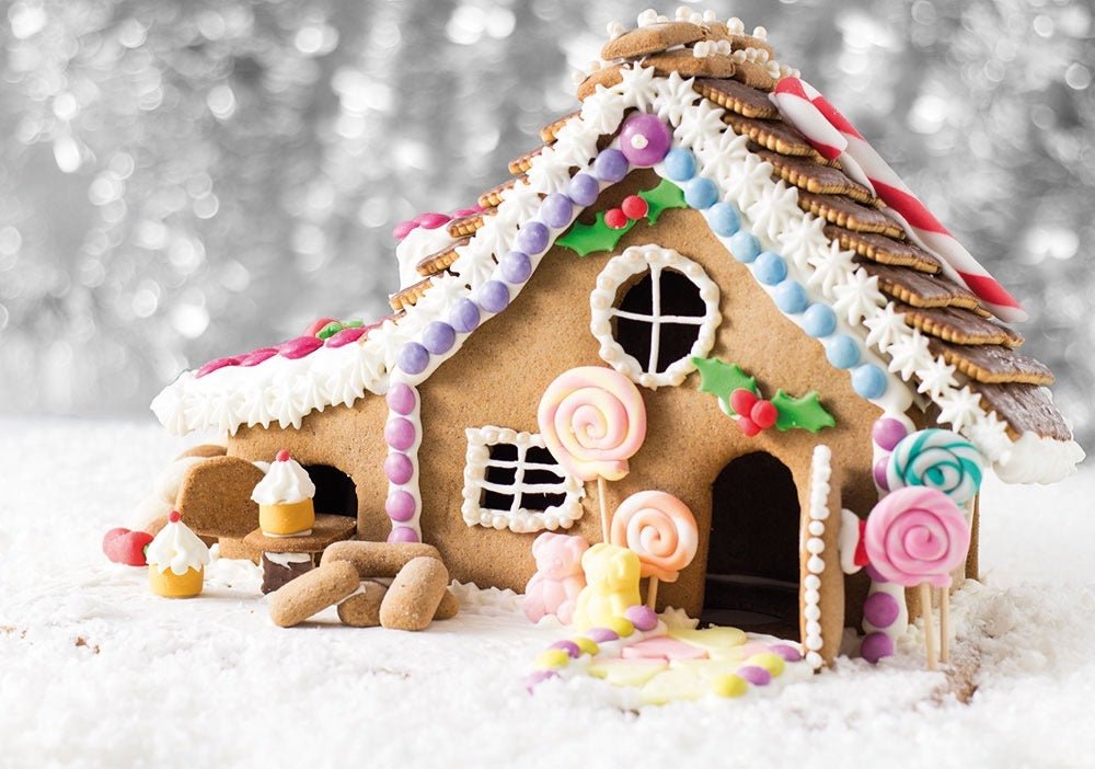 Weihnachts - Postkarte mit Lebkuchenhaus - Motiv – Winterliche Süßigkeiten & Schnee - Dekoration für Festliche Grüße