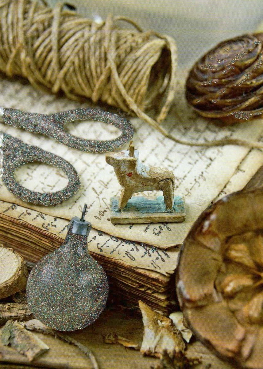 Weihnachts - Postkarte Vintage - Stil: Schaukelpferd, Tannenzapfen & Glitzer - Festliche Holz - Dekoration mit Kordel für besinnliche Tradition