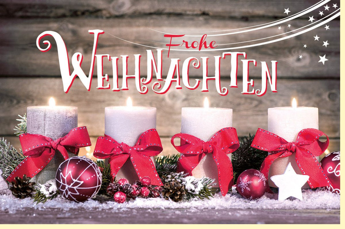 Weihnachtsgrußkarte mit Kerzen & Tannenzweigen – Festliche Doppelkarte für Advent, Traditionelle Weihnachtsdeko, Schleifen & Kugeln auf Holz