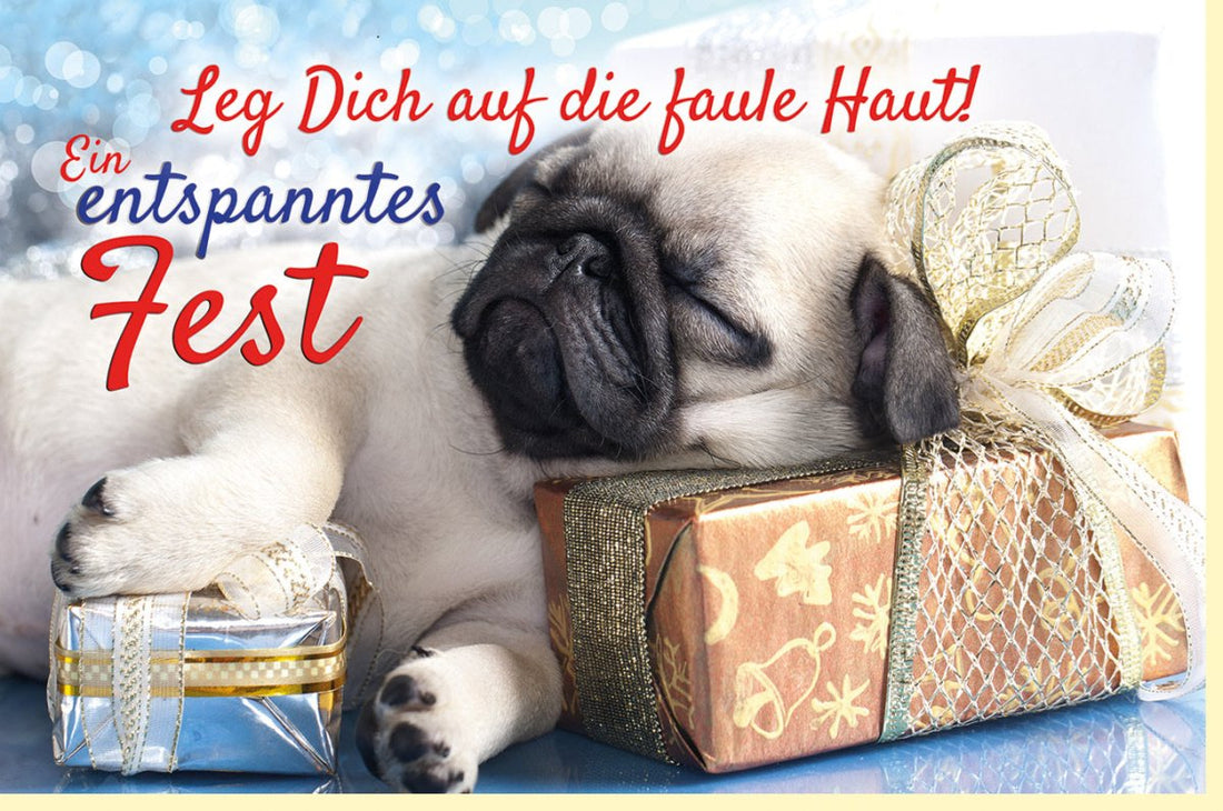 Weihnachtskarte mit Mops - Motiv: "Festliches Faulenzen" - Hund, Spruch & Gemütlichkeit für Tierliebe zu Weihnachten