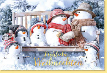 Weihnachtskarte mit Schneemännern auf Holzbank - Handgefertigte Doppelkarte in Goldfolie, Festlicher Weihnachtsgruß mit Wintermotiv, Schnee & Glanz - Dekorative Frohe Weihnachten Karte in Handarbeit