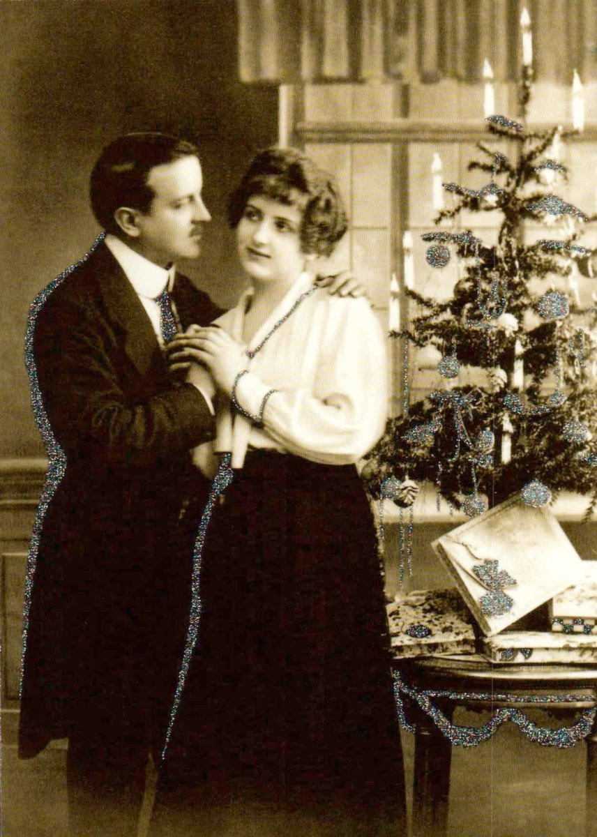 Weihnachtspostkarte Retrofoto Mann und Frau Weihnachtsbaum